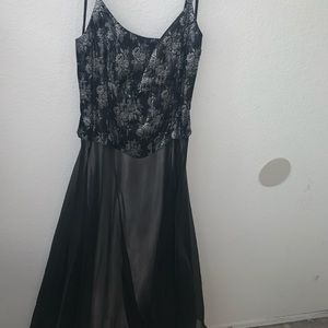 Long Dave & Johnny Gown